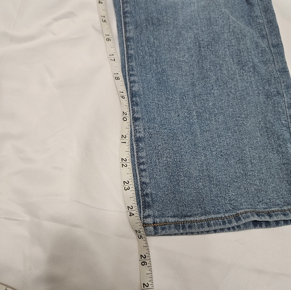 Seven Distressed Light Wash Straight Leg Jeans! - Picture 7 of 7